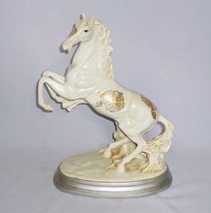 Статуэтка Лошадь на дыбах бежевая 33 см H2738-5N