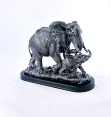 Статуэтка Слониха со слоненком на деревянной подставке 40*15*19 SM00347