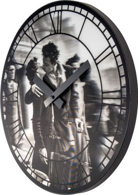 Часы настенные "Kiss me in Paris"