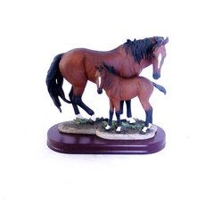 Статуэтка Семья лошадей с жеребенком LP-SM00136