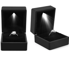 Футляр для кольца с подсветкой, коробочка с LED-подсветкой для украшений черная GH897-01