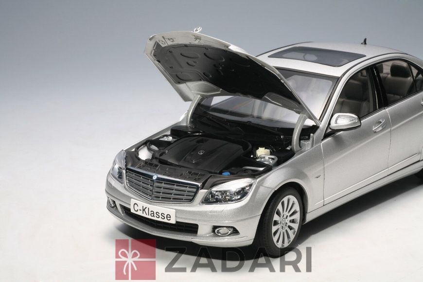 Подарочный автомобиль AUTOart 1/18 Mercedes Benz C-Klasse Elegance Silver Aa76261