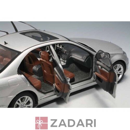 Подарочный автомобиль AUTOart 1/18 Mercedes Benz C-Klasse Avantgarde Silver Aa76263