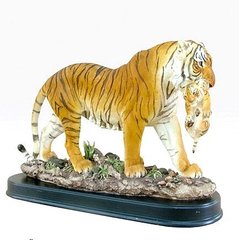 Статуэтка Тигрица с тигренком на деревяной подставке 28*12,5*22,5 SM00241