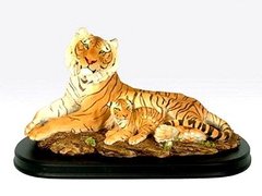 Тигрица с тигренком на деревяной подставке 43*24*23 SM00242-3-P1
